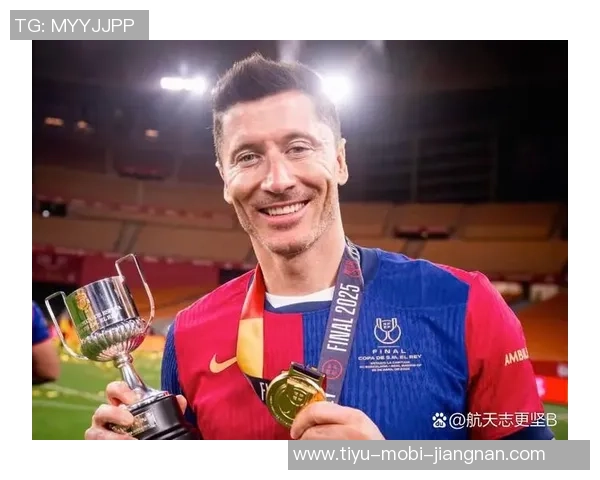 米兰计划明夏免签37岁莱万伊布力荐希望重现吉鲁成功案例